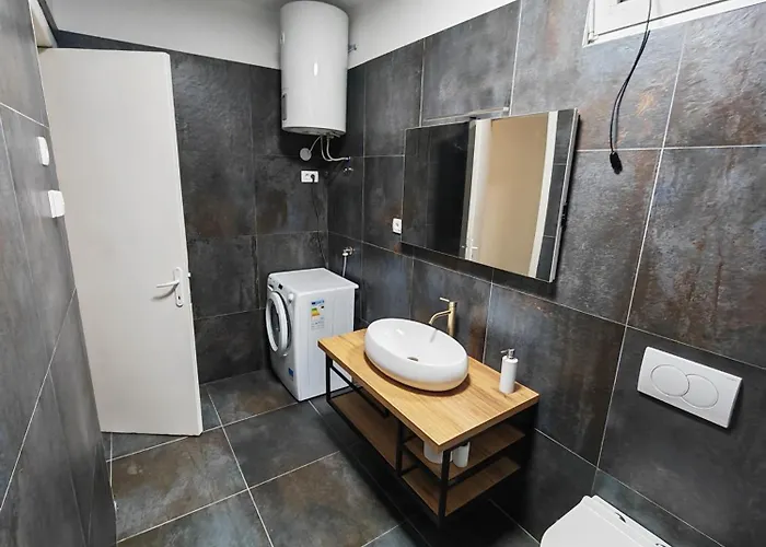 Konukevi Vallelosca Garden 4*